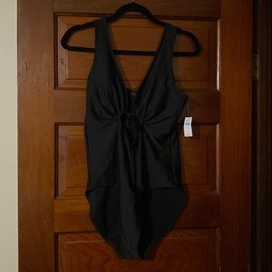 Women’s large one piece old navy swimsuit new with tags. Very cute
